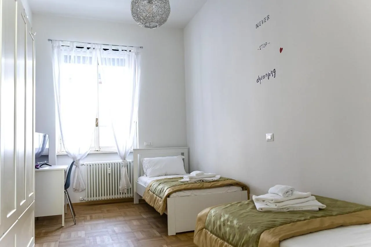 Beatrice D'Este Apartment Milán 0*,